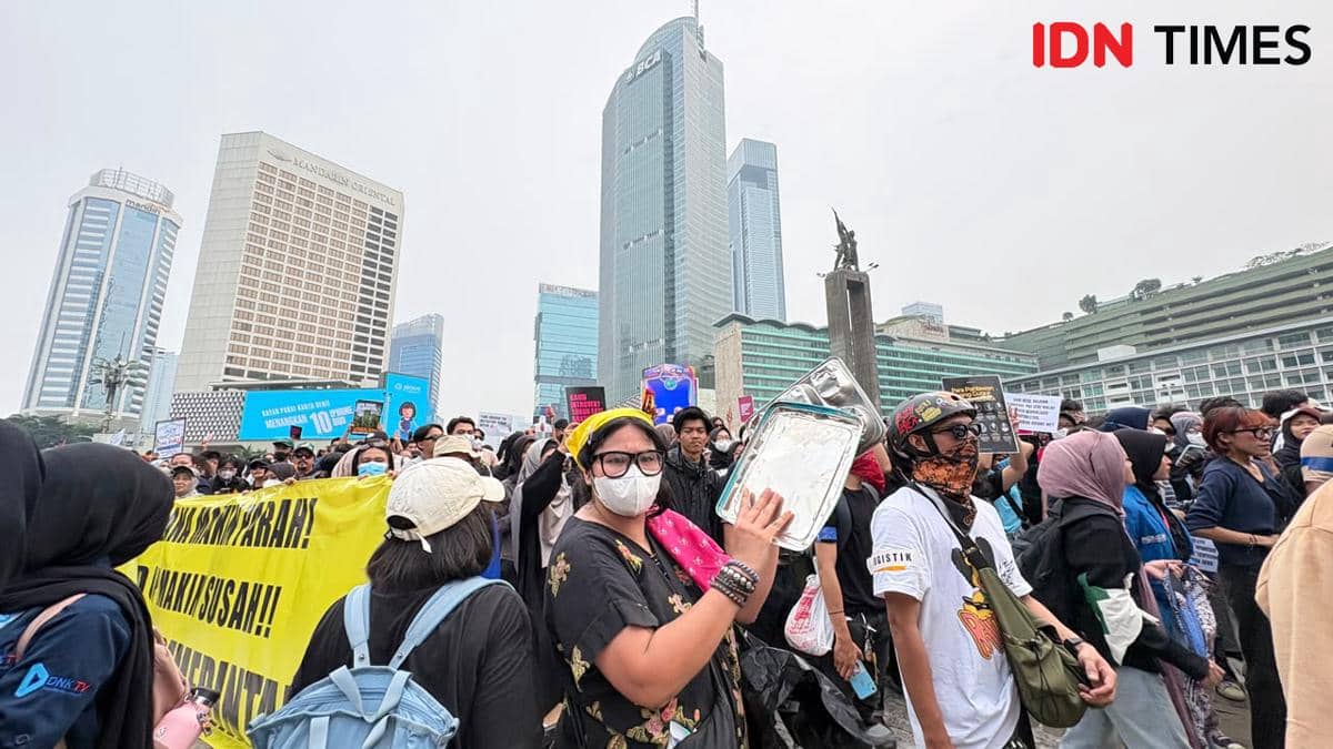 Di Tengah Demo, Mahasiswa Angkat Tiga Jari Baca Ikrar Sumpah Pemuda