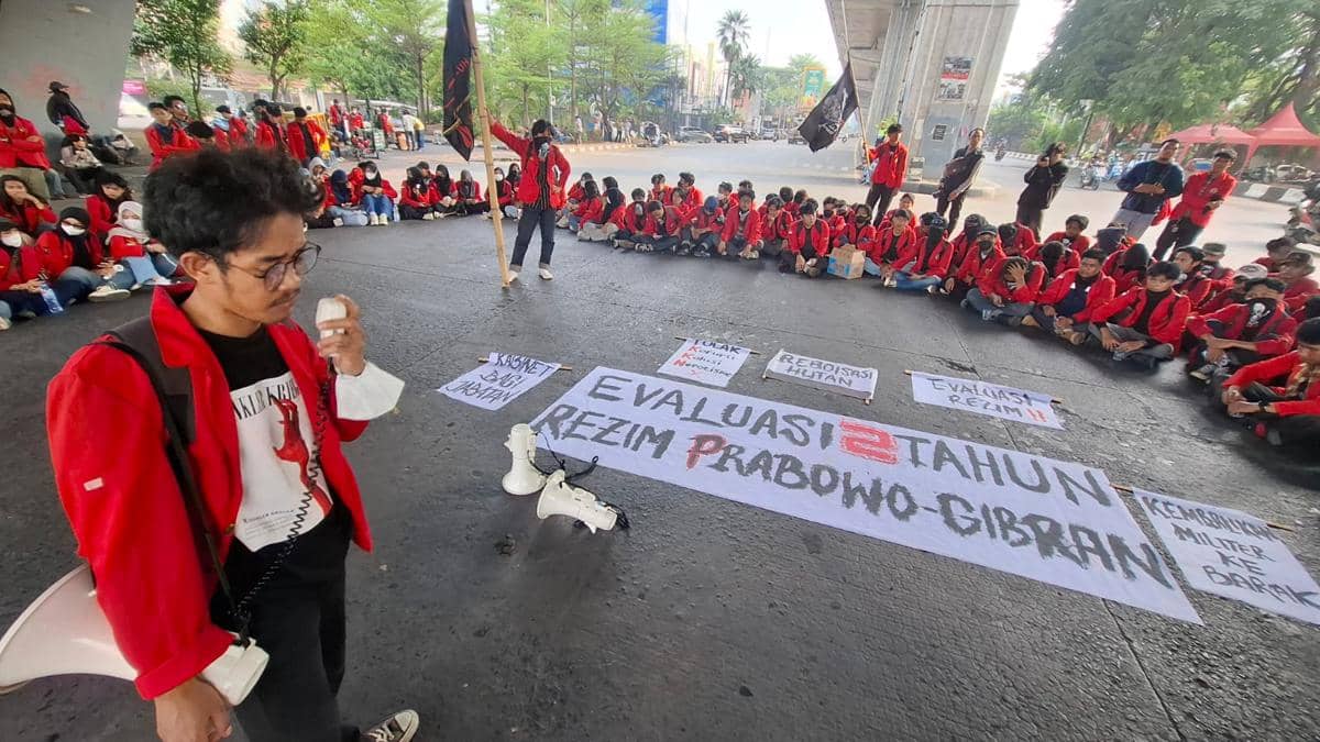 Demonstrasi mahasiswa pada peringatan Hari Sumpah Pemuda di Makassar, Rabu (28/10/2026). (IDN Times/Darsil Yahya)