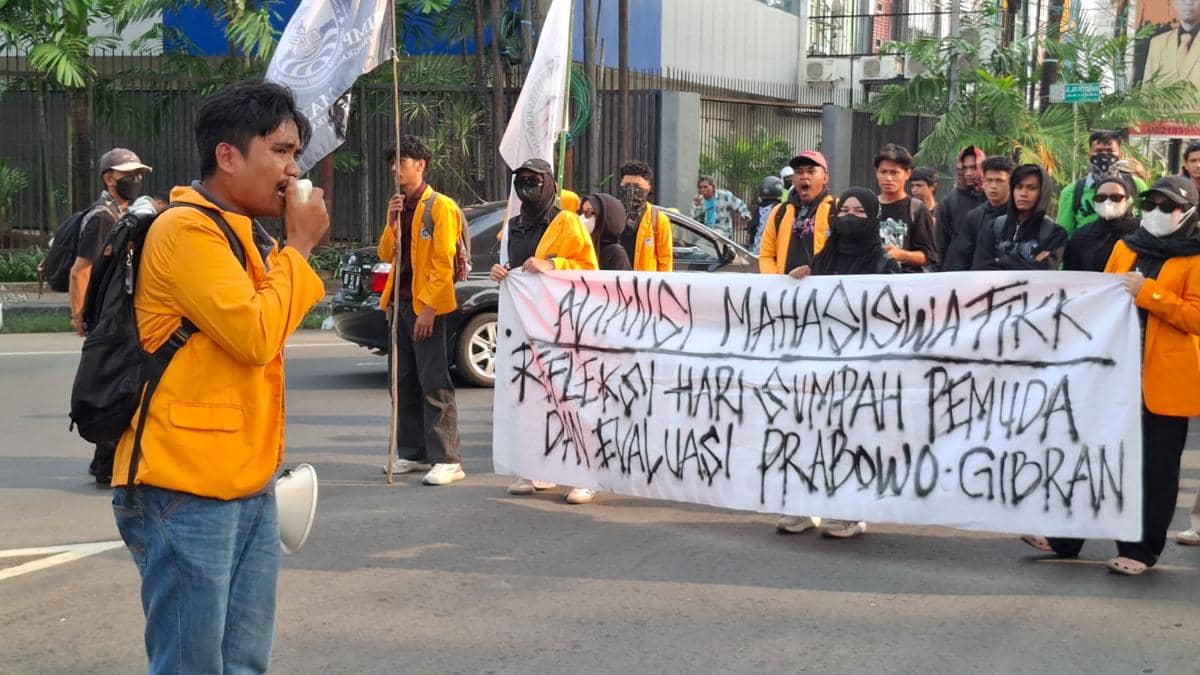 Demonstrasi mahasiswa pada peringatan Hari Sumpah Pemuda di Makassar, Rabu (28/10/2026). (IDN Times/Darsil Yahya)