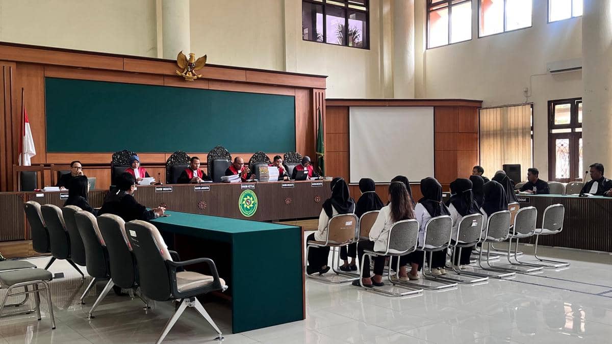Sebelas pengasuh Daycare Little Aresha berada di ruang sidang PN Yogyakarta saat pembacaan vonis perkara kekerasan anak.